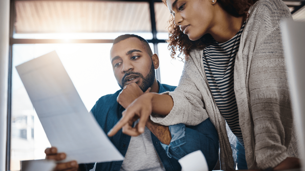 HR consulting services - Man and woman in a meeting